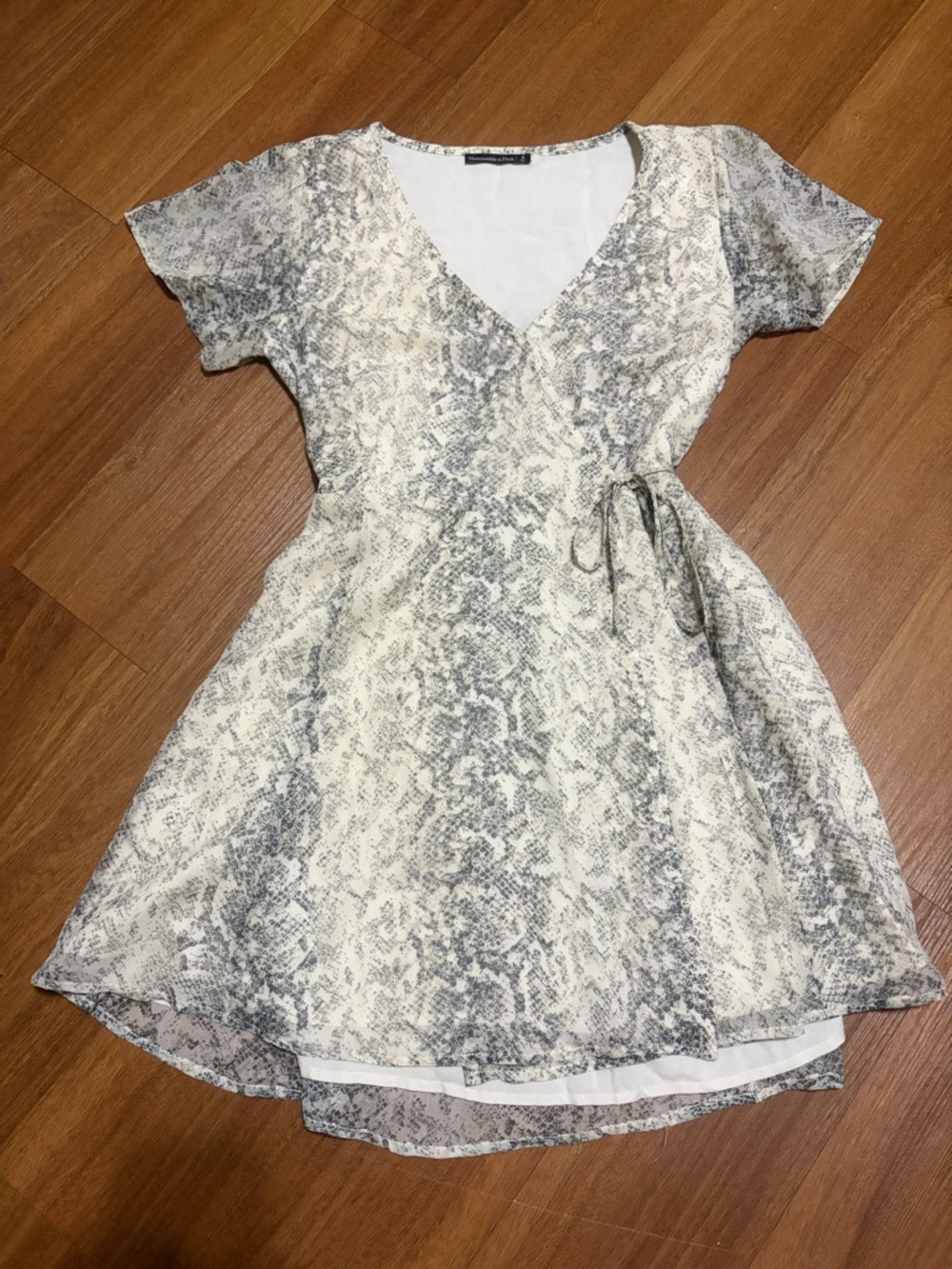 Abercrombie & Fitch Ivory/Gray Snake-Print Wrap Mini Dress